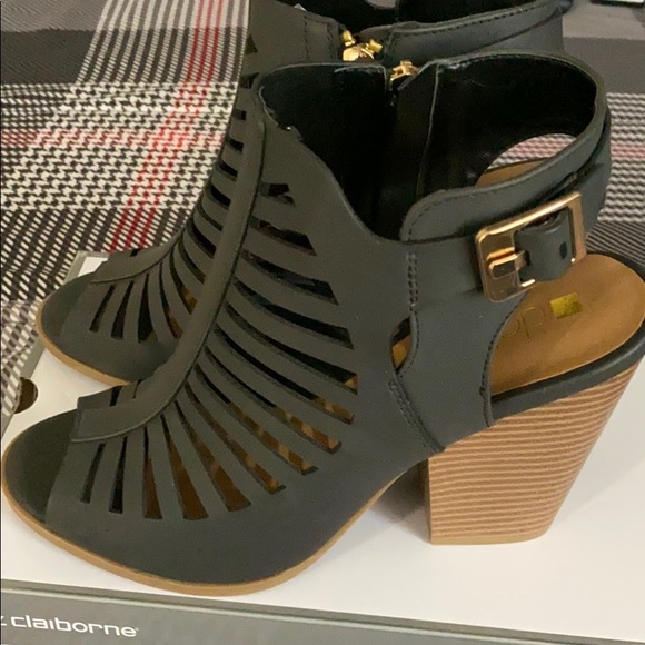 Heels - Picture 4 of 5